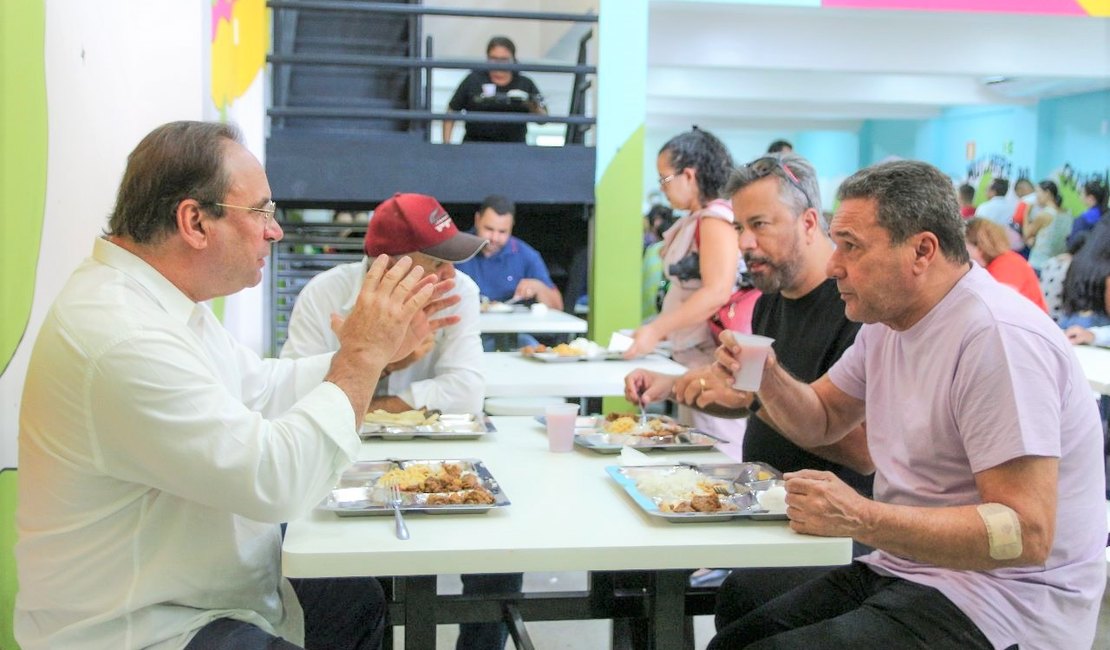 Wanderley Luxemburgo acompanha Luciano Barbosa em almoço no restaurante popular Jerimum