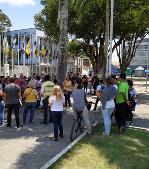 Prefeitura realiza ações de combate ao suicídio em shopping de Maceió