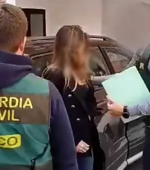 Brasileira procurada por tentativa de homicídio após esfaquear homem é presa na Espanha