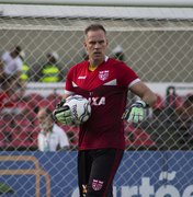 Goleiro João Carlos sofre lesão no dedo da mão e desfalca o CRB contra o Boa Esporte