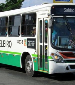 Três homens são presos suspeitos de assaltar um ônibus em Maceió 