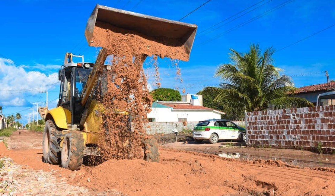 Prefeitura de Maragogi realiza serviços de manutenção nas ruas de Barra Grande e Peroba