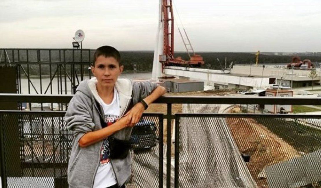Homem de 32 anos parece ser uma criança e viraliza na internet