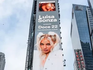 Novo álbum de Luísa Sonza bate recorde e ganha outdoor na Times Square