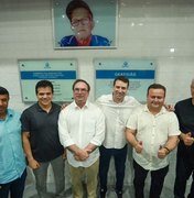 Ao lado de Daniel Barbosa, Paulão e Renan Calheiros, prefeito Luciano inaugura ginásio no Manoel Teles