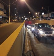 Setembro Vermelho: viadutos de Maceió recebem iluminação especial