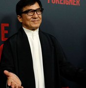 Filha de Jackie Chan diz ter dormido na rua porque pais são homofóbicos