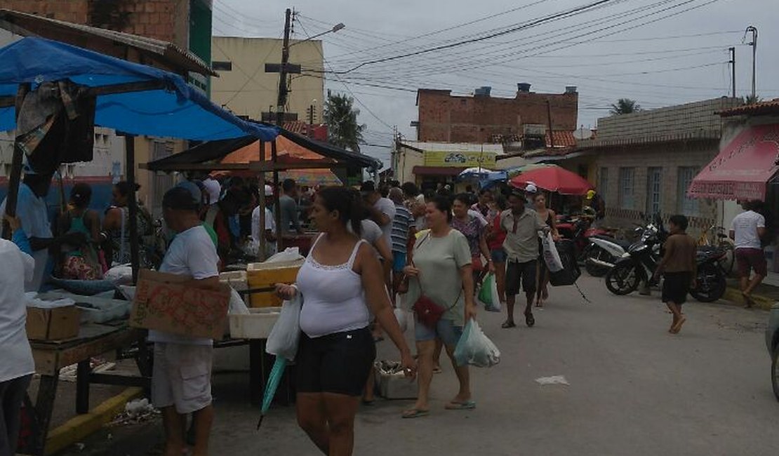 Feira do Peixe atrai consumidores e turistas em Maragogi