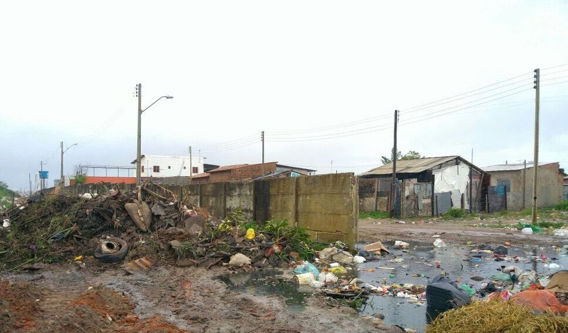 Prefeitura de Maceió é autuada por acúmulo de resíduos na entrada do antigo lixão
