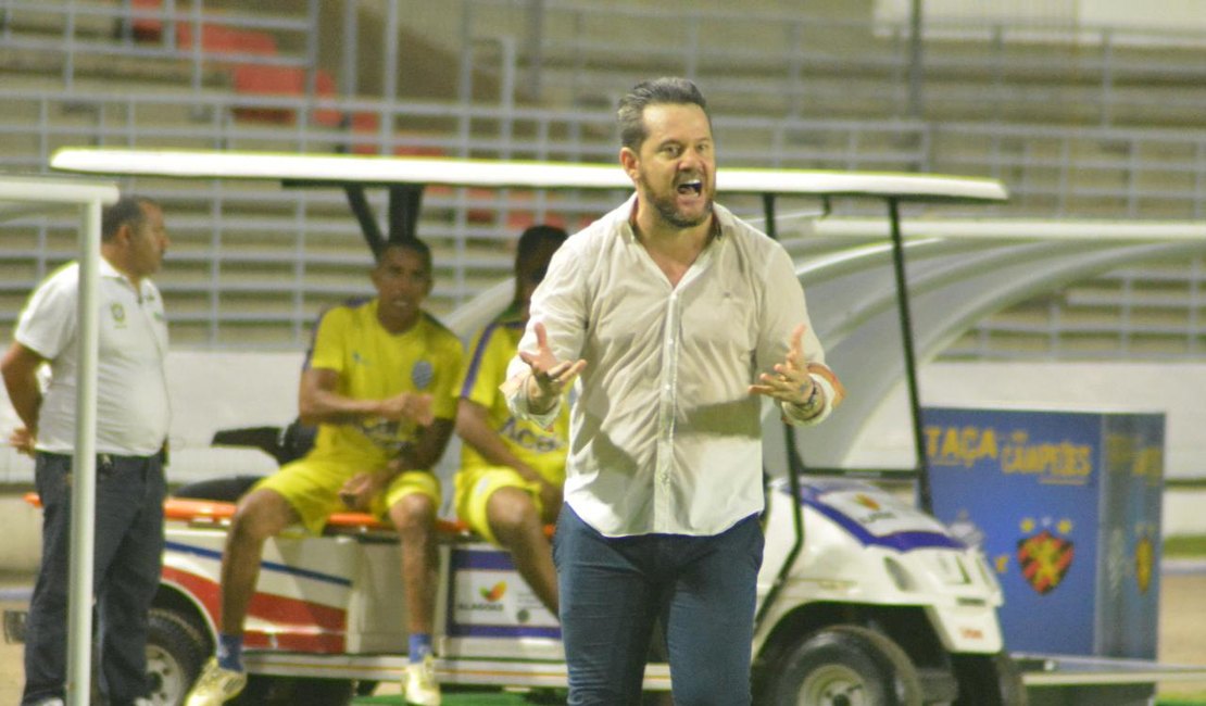 'O CSA não jogou como um time da zona de rebaixamento', comenta Argel Fucks sobre duelo com o São Paulo
