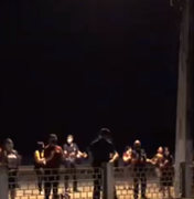 [Vídeo]Coral  faz cantata em frente ao 3º Batalhão de Polícia Militar de Arapiraca