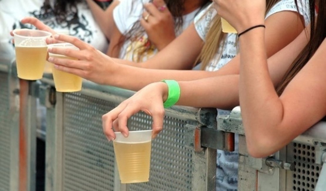 Seprev e Abrasel preveem criação de selo para controle de bebidas alcoólicas para menores