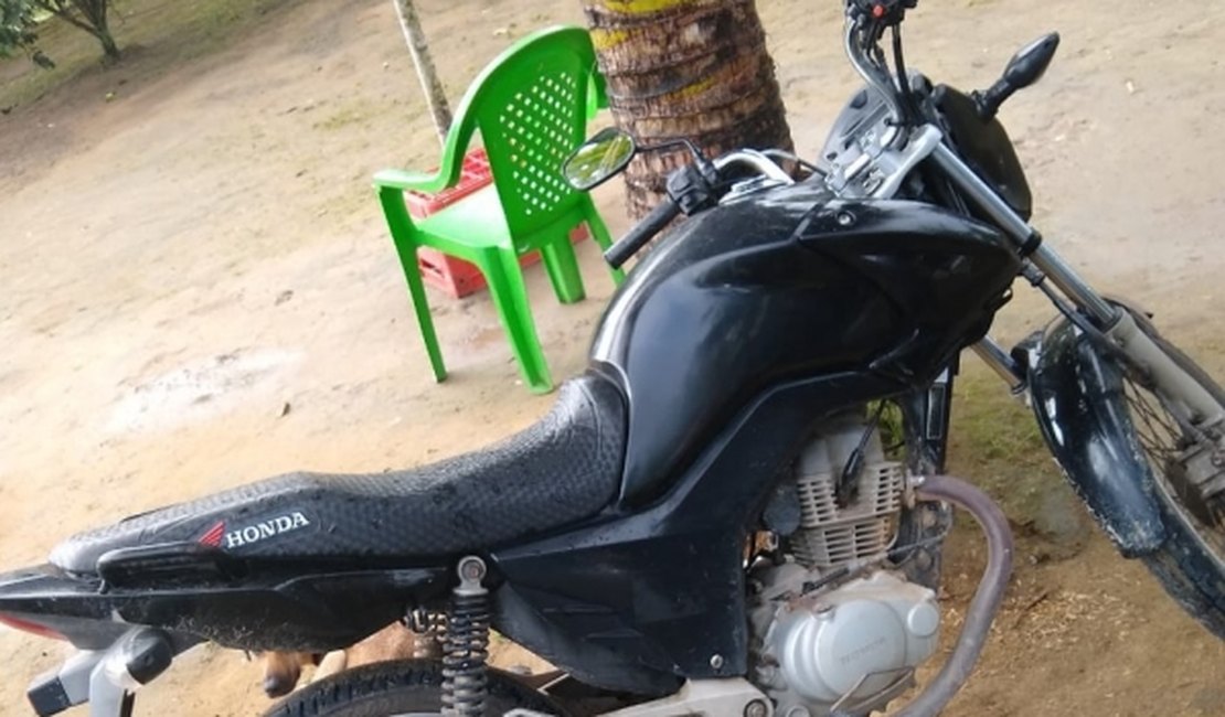 Polícia prende homem e recupera motocicleta roubada em Branquinha