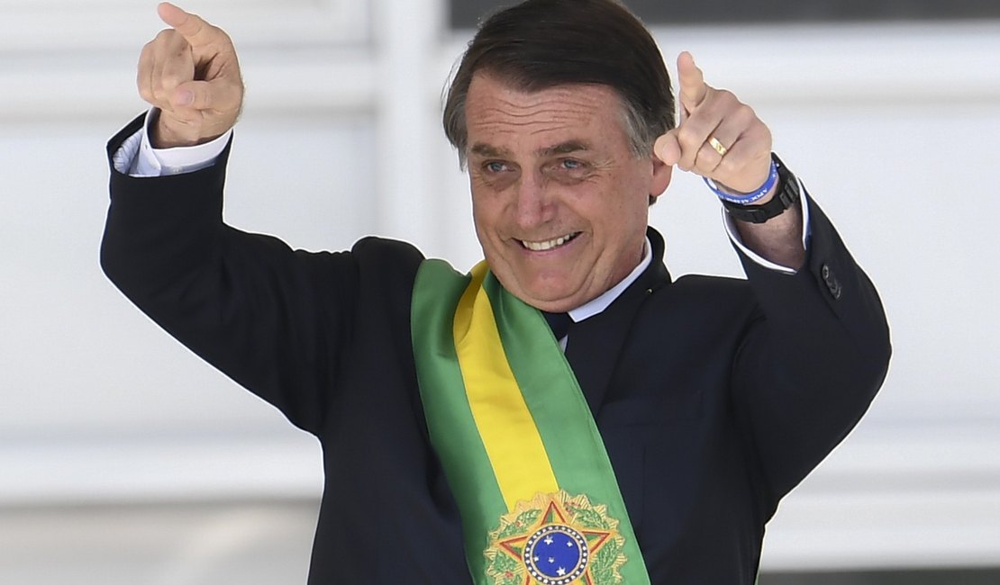 Bolsonaro defende aposentadoria aos 62 anos para homens e 57 para mulheres