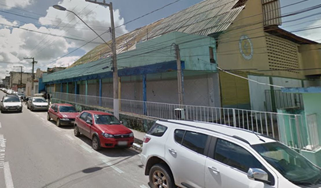 Mulher sofre ameaça após manobrar carro e colidir em moto no Centro de Arapiraca