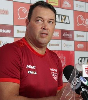Sem chances de acesso, Roberto Fernandes fala em avaliação de jogadores do CRB