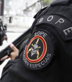 Homens são presos com revólver e pistola dentro de automóvel em Maceió