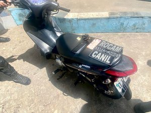 Jovens tentam fugir, mas são presos após roubarem motocicleta em Arapiraca