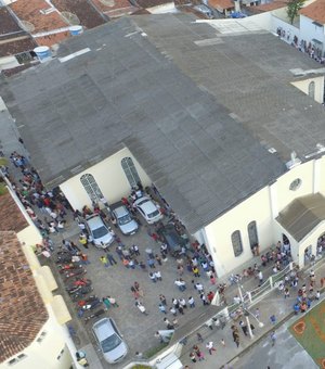 [Vídeo] Corpus Christi leva milhares de fiéis às ruas de Arapiraca 