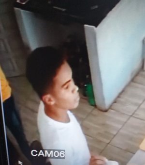 [Vídeo] Câmera de segurança flagra assalto a padaria em Maceió