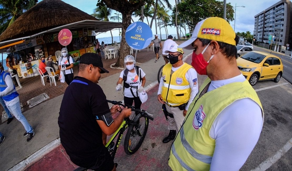 Ronda no Bairro realiza 2ª blitz educativa na orla marítima de Maceió