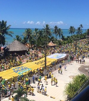Manifestantes fazem ato contra a corrupção em Alagoas