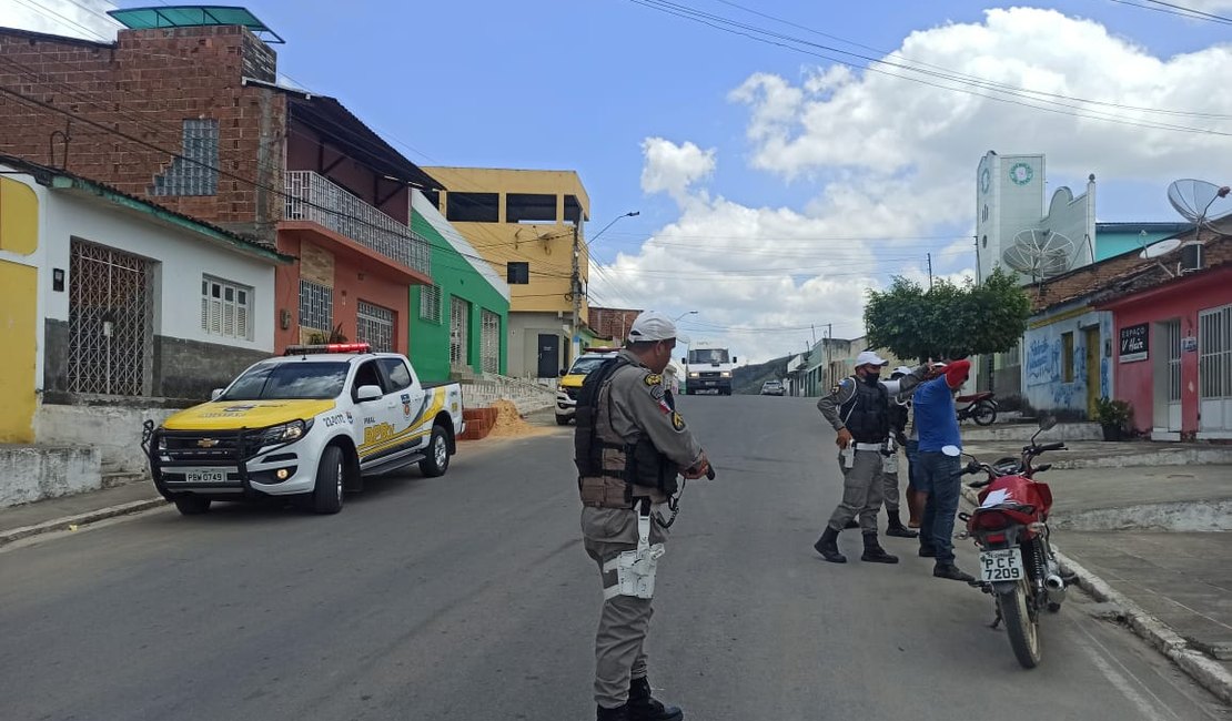 BPRv e 2ª CPM/Ind flagram irregularidades de trânsito