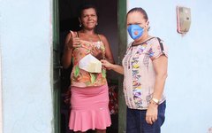 Famílias carentes de São Luiz do Quitunde recebem álcool em gel