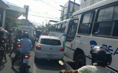 Veículos colidem no Centro de Arapiraca e deixam o trânsito congestionado
