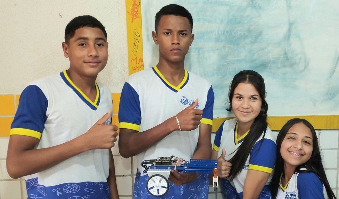 Estudantes de Arapiraca criam transporte robótico que pode substituir carroças de burro