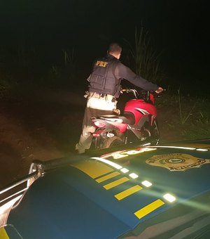 Homem foge após abandonar moto roubada em Novo Lino
