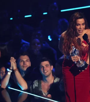 MTV americana destaca Anitta em vídeo com melhores momentos do VMA