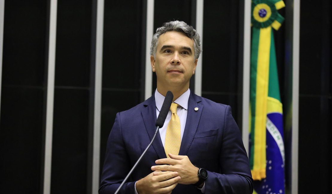 Rafael Brito comemora envio de mais de R$ 38 milhões em emendas parlamentares no primeiro ano de mandato
