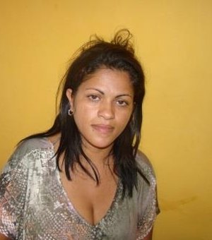 Mulher é presa por receptação de veículo roubado em Arapiraca