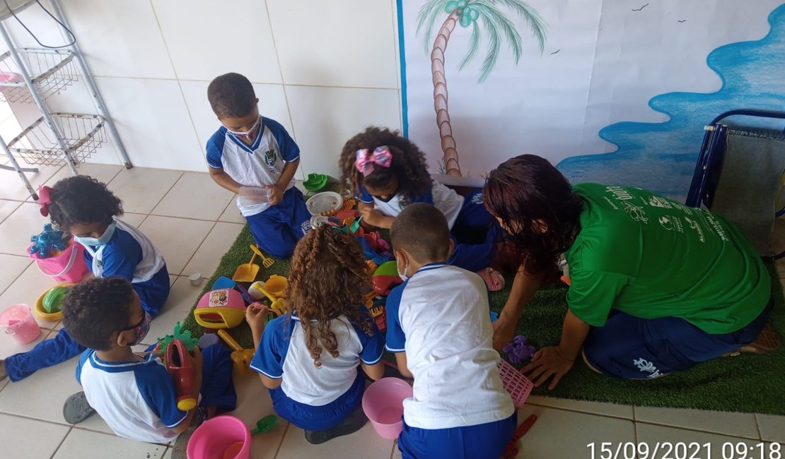 Instituo Biota realiza entrega de brinquedos em creche no Riacho Doce