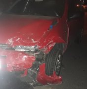 Carros colidem por causa de animal na pista, em Piaçabuçu