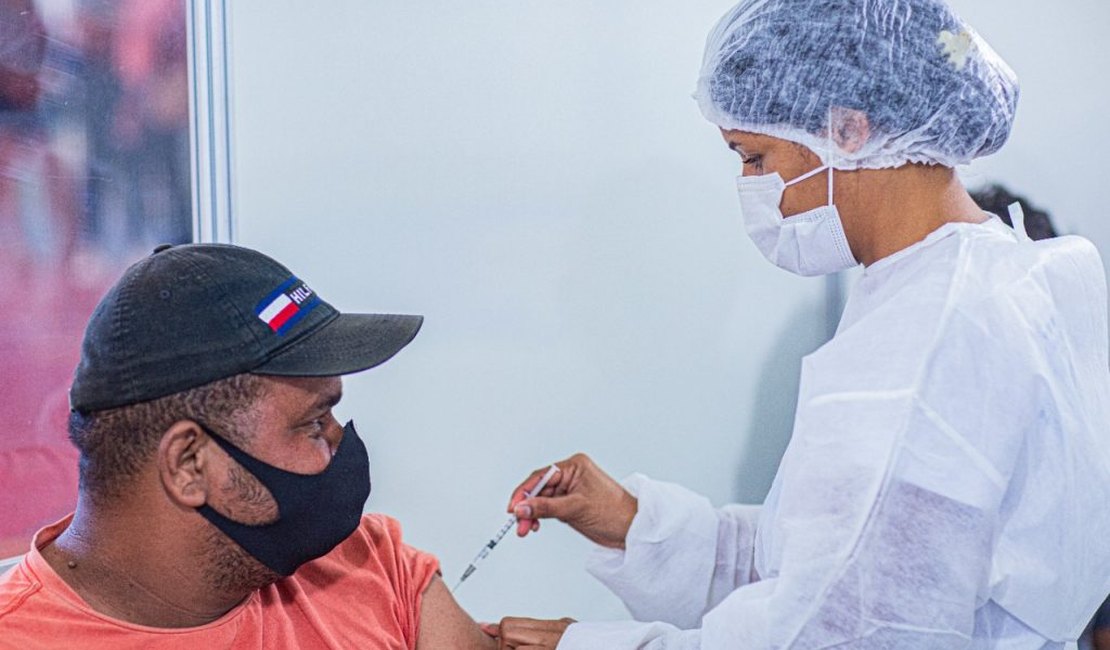 Faixa etária de vacinação é reduzida para 29 anos em Arapiraca