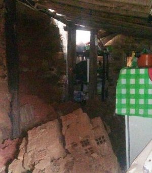 Por causa das fortes chuvas, casa desaba no Mutange e Defesa Civil é acionada