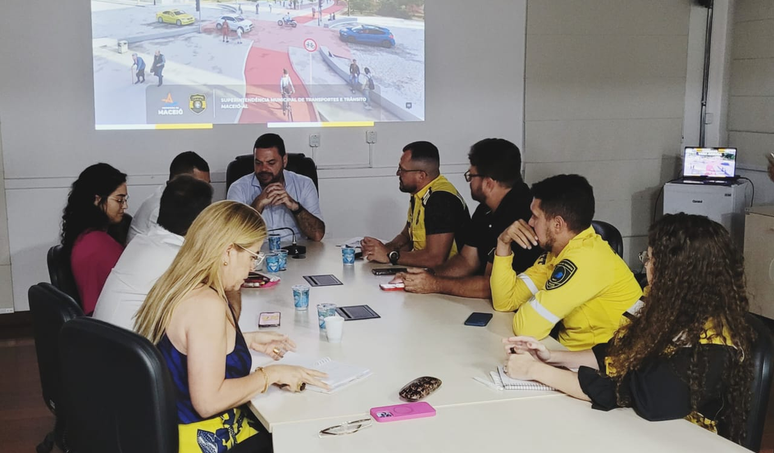 Vereadores se reúnem com superintendente da SMTT André Costa para conhecerem projeto de mobilidade do Vera Arruda