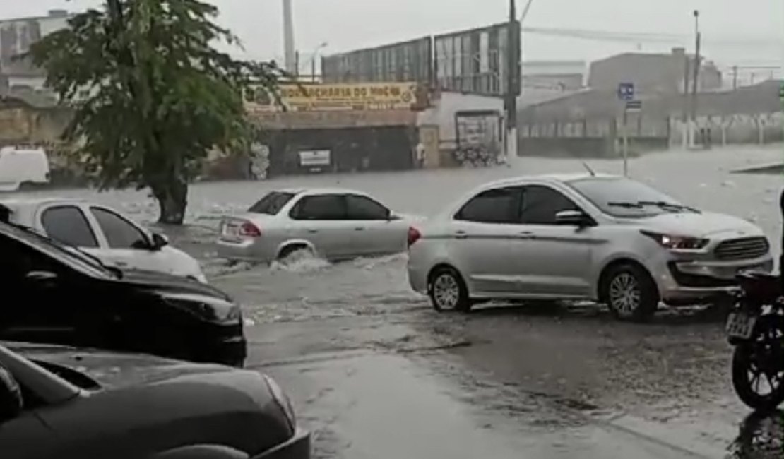Maceió e outras 72 cidades de AL seguem em alerta de perigo de chuvas até sexta