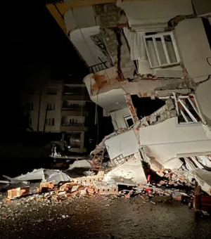 Terremoto de magnitude 7,8 deixa mais de 600 mortos na Turquia e na Síria