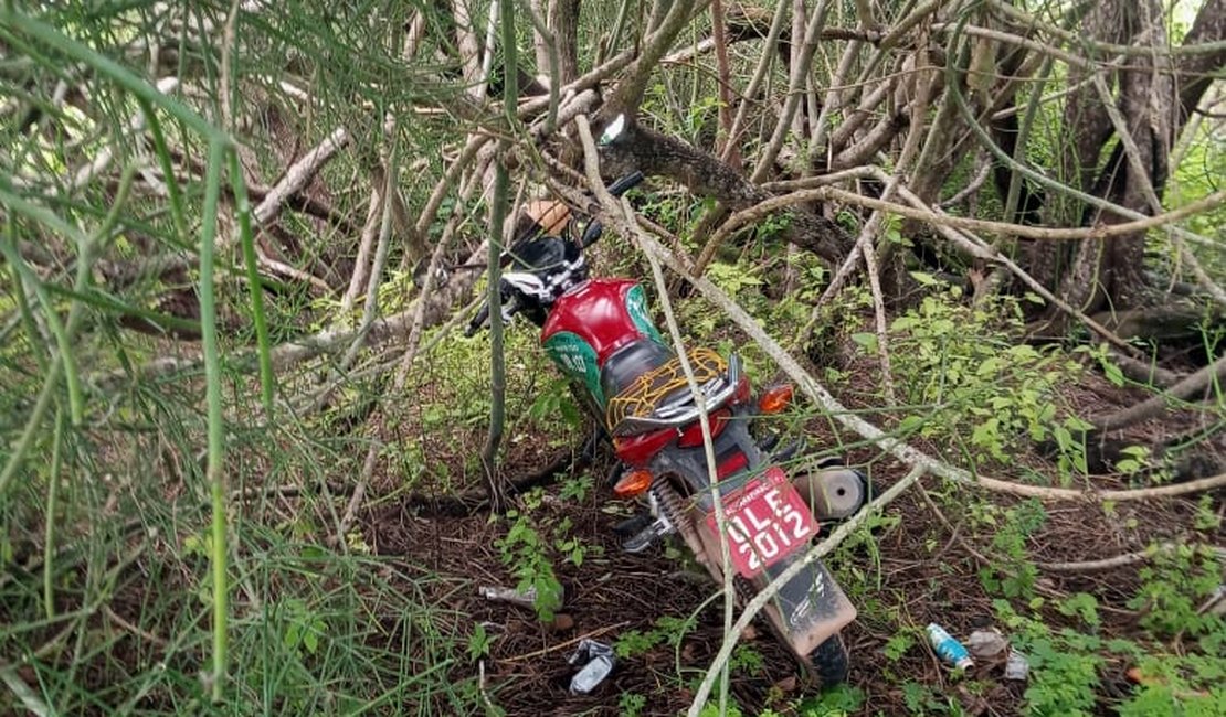 Motocicleta roubada é abandonada em 'Labirinto' no Girau do Ponciano