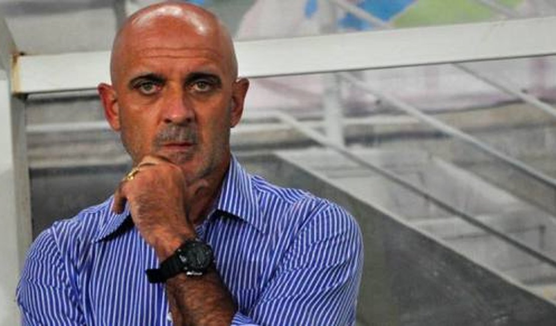 Itamar Schulle deixa comando do Botafogo PB após briga em vestiário