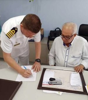 Prefeito de Maragogi assina plano de trabalho com Capitania dos Portos