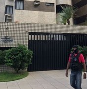 Acusado de roubo é preso em residência na Ponta Verde