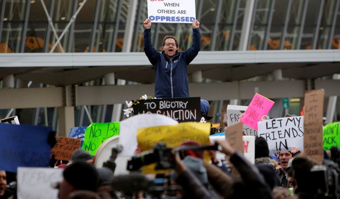 Medidas de Trump contra refugiados e muçulmanos geram protestos e críticas