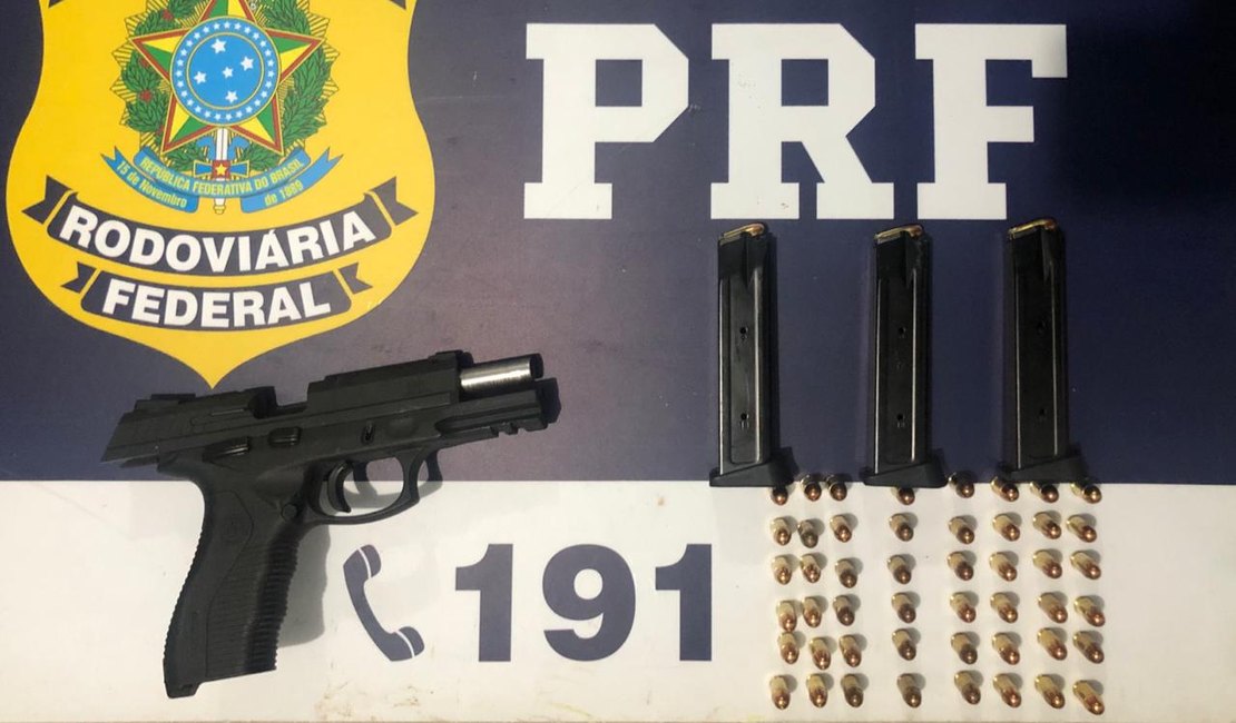 Homens são presos por porte ilegal de arma de fogo e uso de drogas ilícitas, em São Sebastião