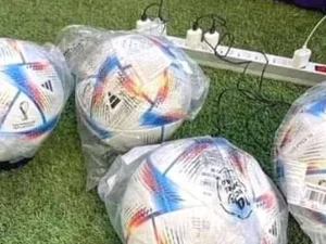 Imagem da Bola da Copa do Mundo carregada na tomada viraliza; entenda a inovação