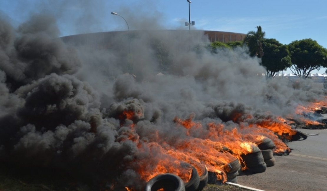 Projeto de Lei da deputada Jó Pereira proíbe queima de pneus em manifestações