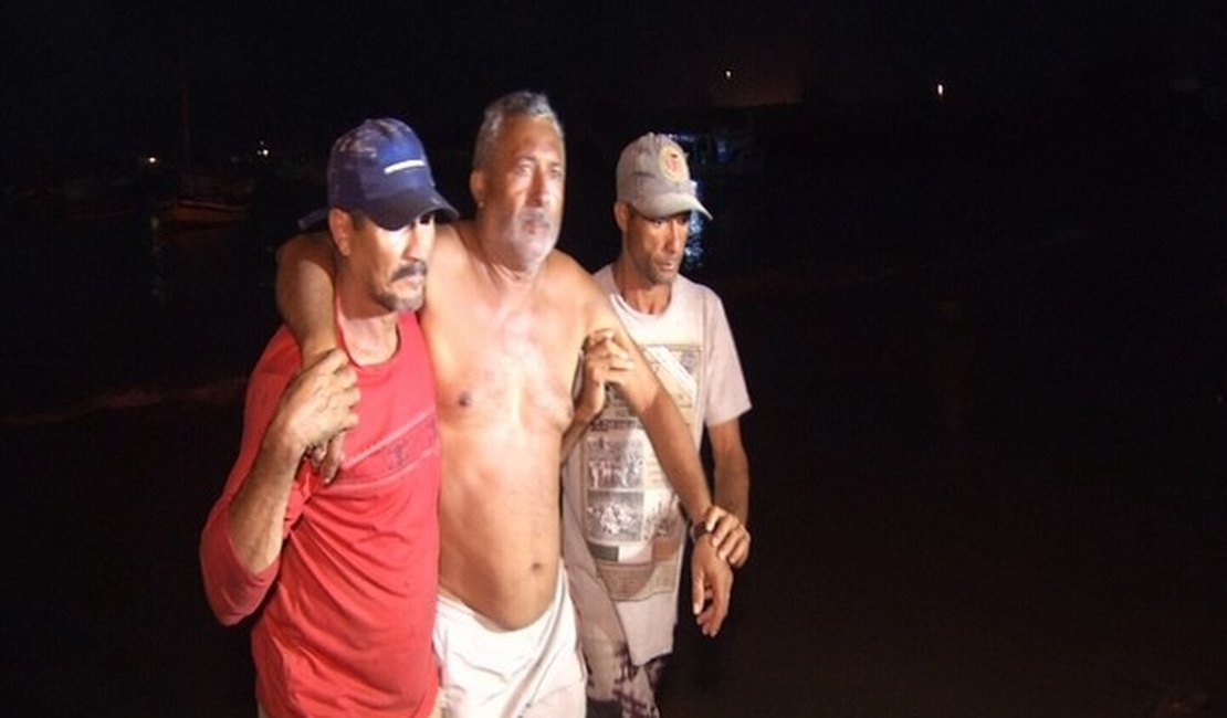 Pescadores são resgatados após cinco dias à deriva em alto-mar